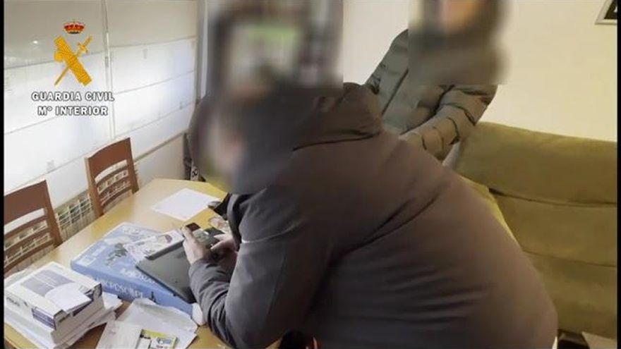 Detenido por delitos de odio: suplantó la identidad de su exjefe para acosarlo