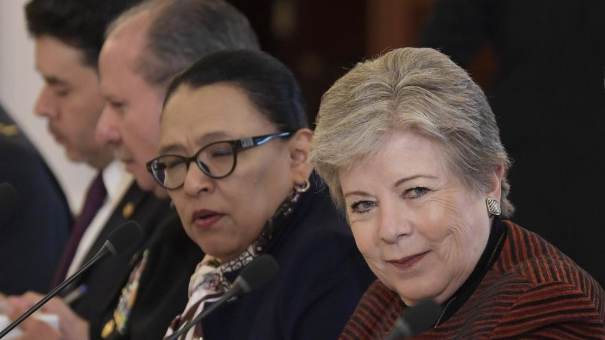 La canciller mexicana ofrece a Blinken apoyo migratorio pero insiste en atender sus causas