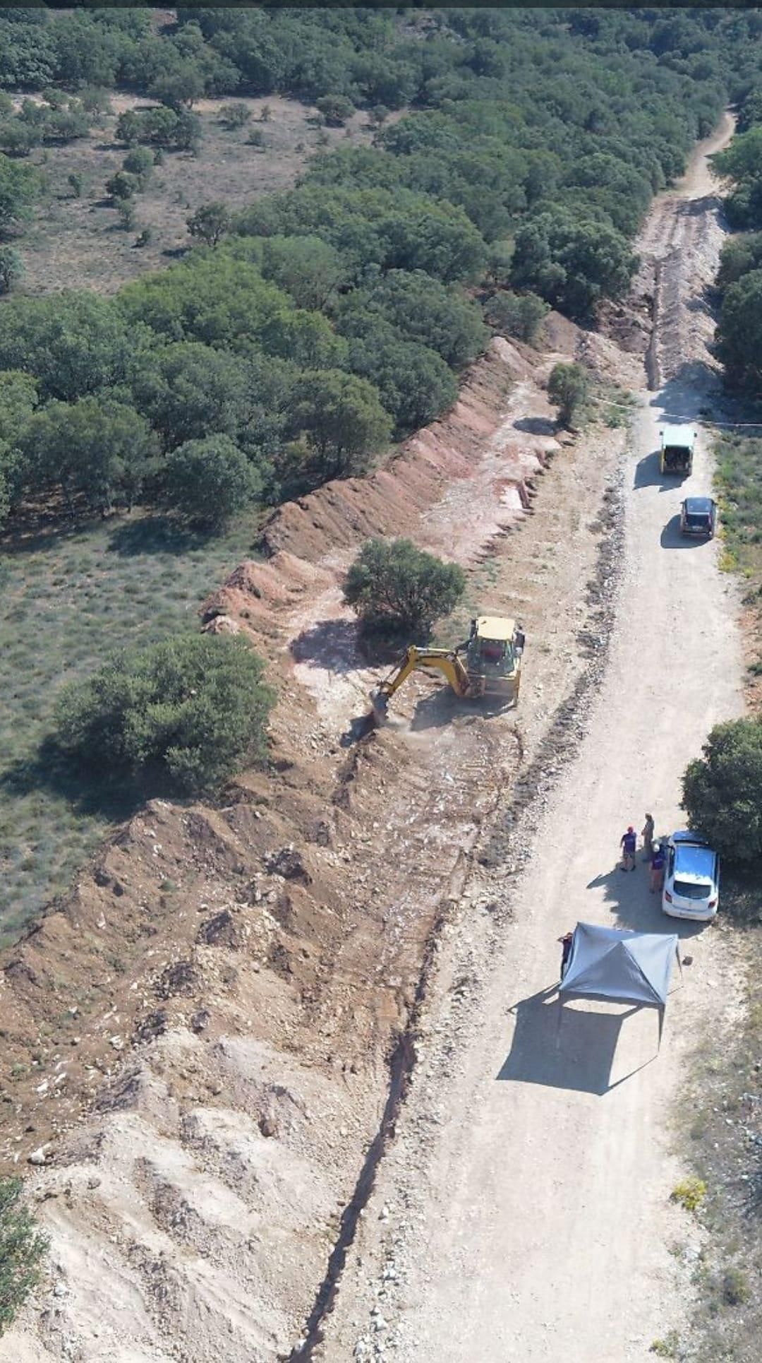 Amplitud zona excavada en Adradas