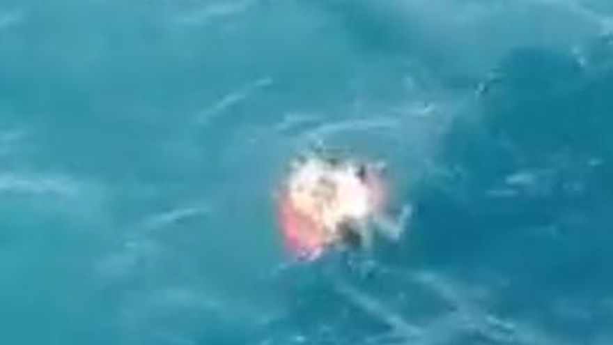 Así fue el angustioso rescate de una mujer que cayó al mar en la costa de Gáldar