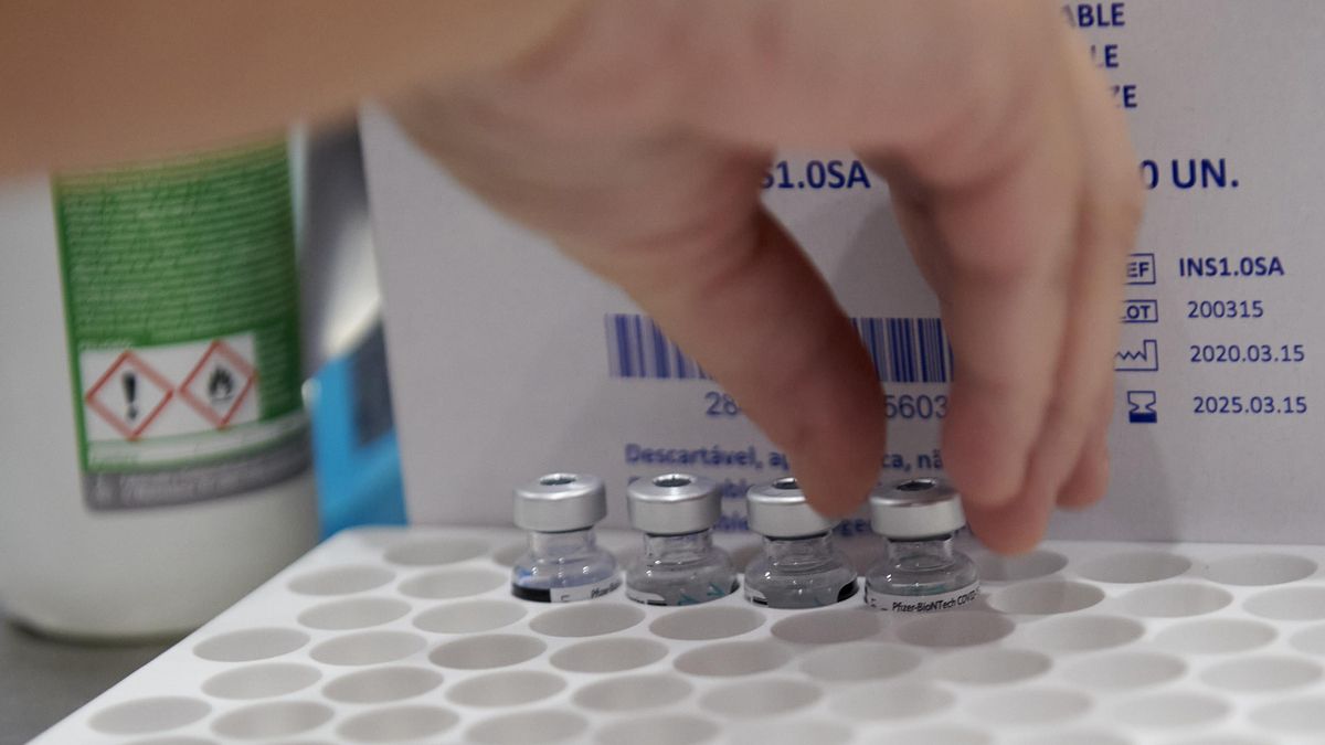 Vacunas contra la COVID-19 en un centro de salud.