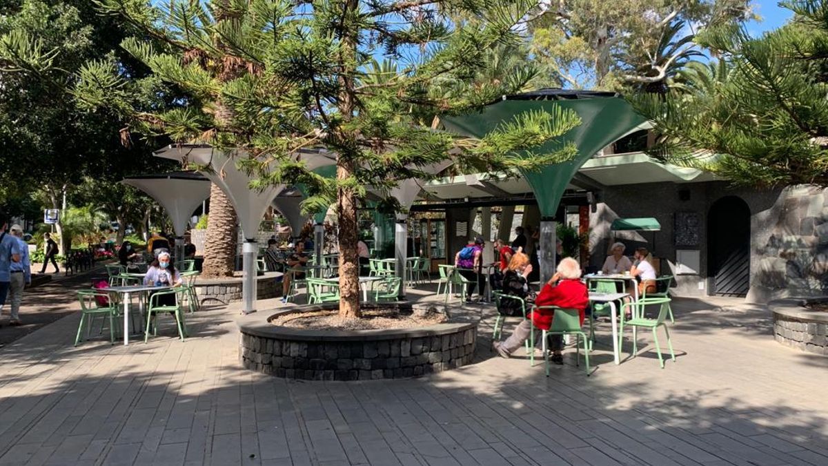 Terrazas al 50% en Santa Cruz y La Laguna en el primer día de la fase 1 en Tenerife