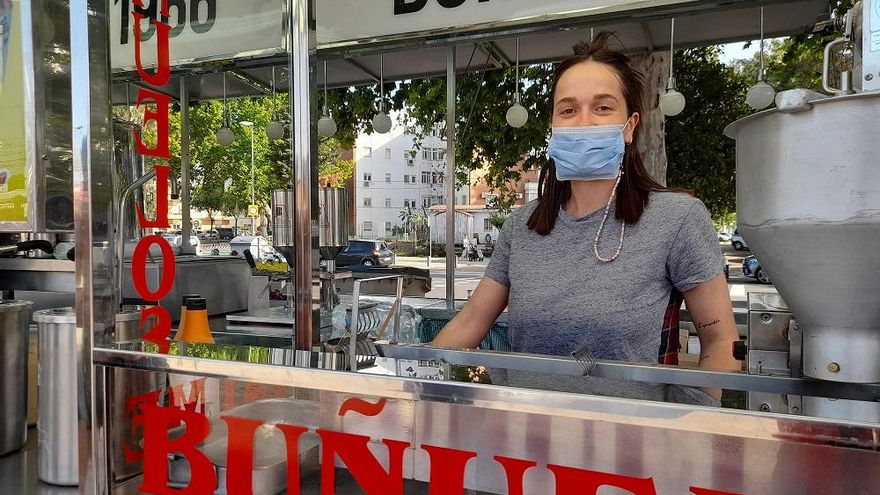 Eli, dispuesta a vender en la Feria