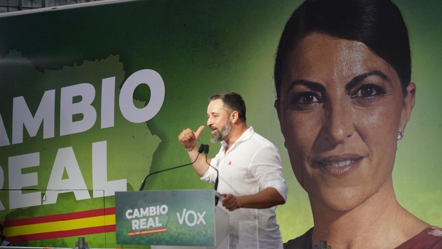 El lider de Vox , Santiago Abascal clausura el acto de cierre de campaña del PP para los comicios autonómicos del próximo día 19 en Sevilla a 17 de junio del 2022