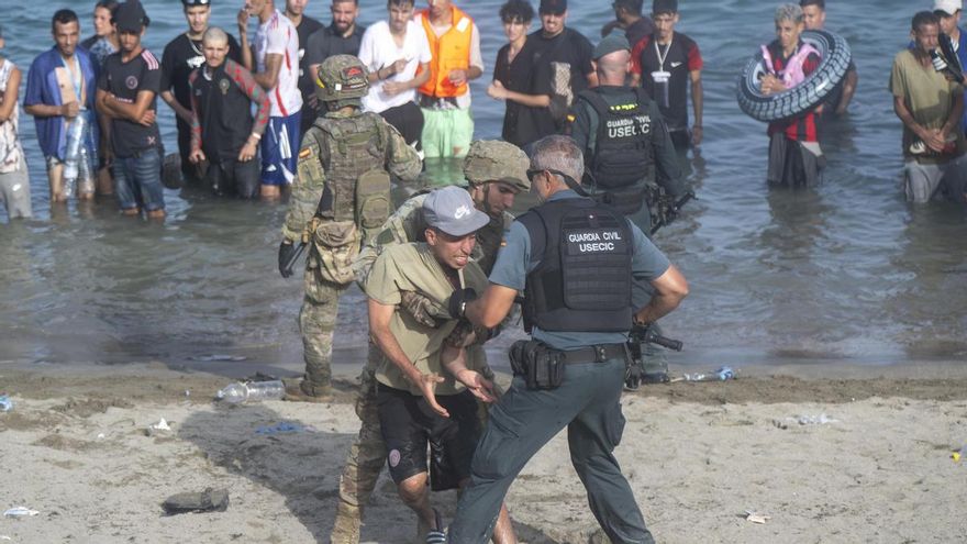 Ceuta, asaltada por los desamparados