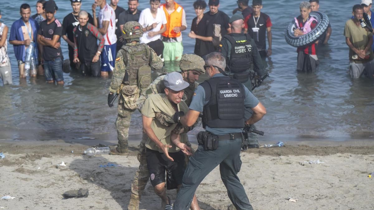 Ceuta, asaltada por los desamparados