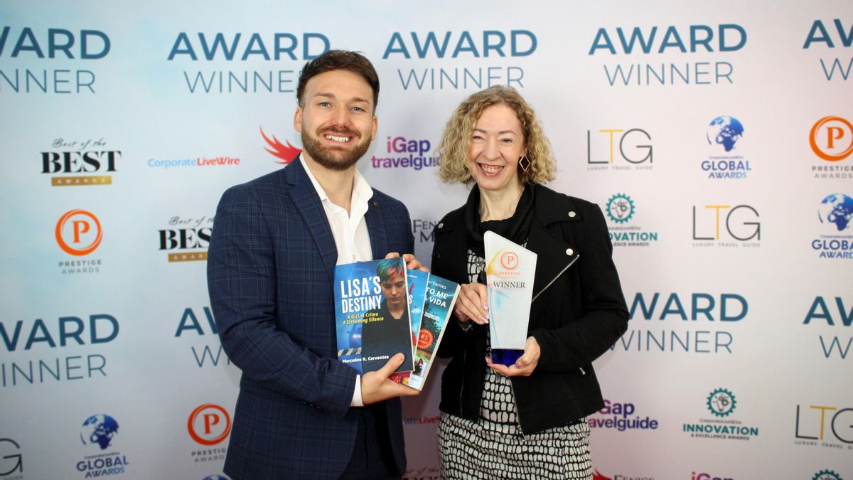 La escritora valenciana Mercedes R. Cervantes, galardonada en Reino Unido con el premio 'Author of the year'