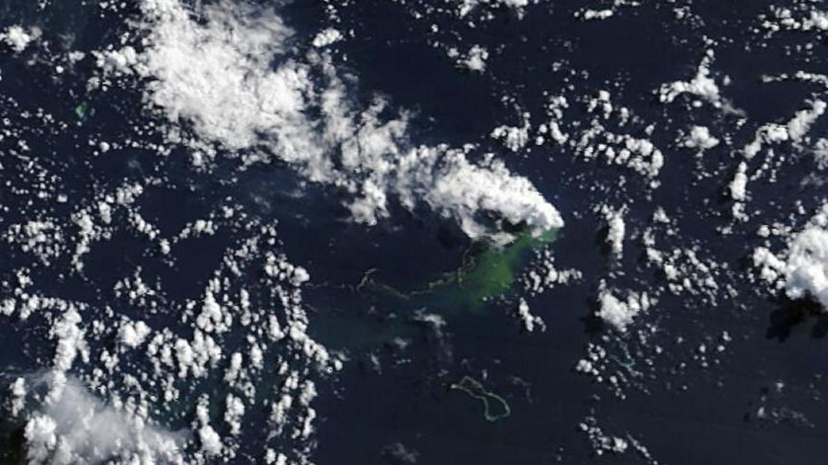 La Tierra podría estar estrenando una nueva isla por culpa de un volcán submarino y los científicos lo observan en directo