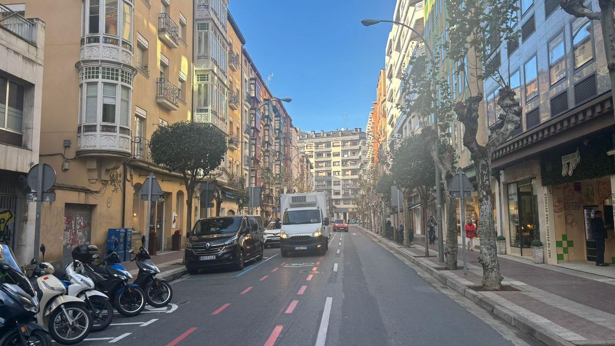 A 24 horas del encendido oficial de la Navidad en Logroño, todavía hay calles sin las luces puestas