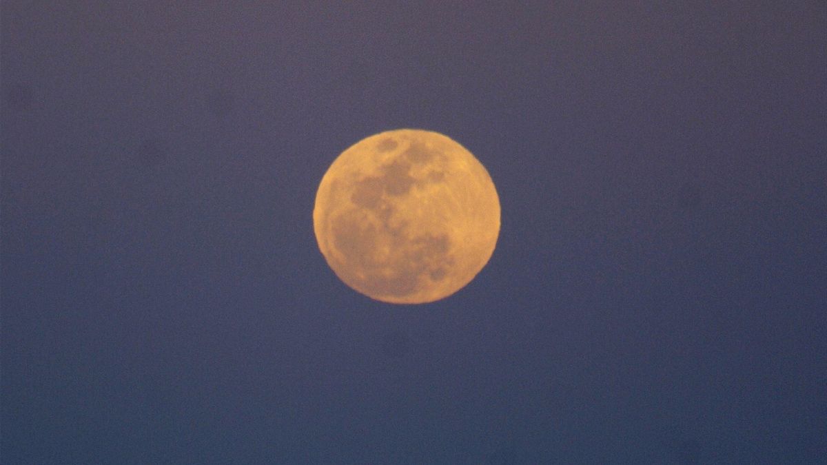 La figura de la luna llena conserva un magnetismo lírico innegable que ha cautivado la imaginación humana a través de la historia