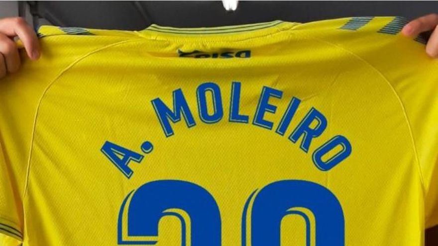 La UD Las Palmas propone a los clubes de LaLiga subastar camisetas para La Palma
