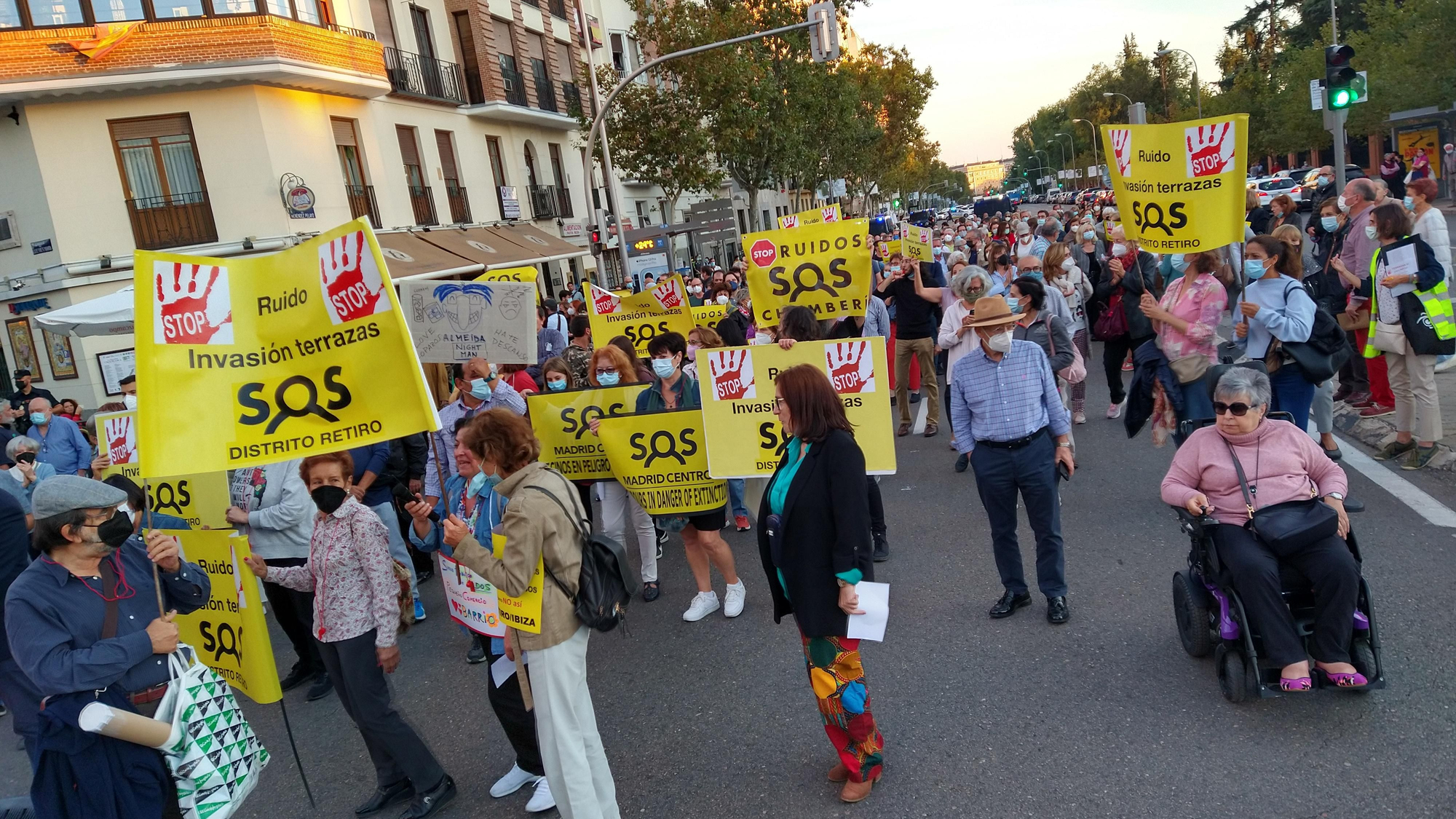 Manifestación contra las terrazas Covid en Retiro
