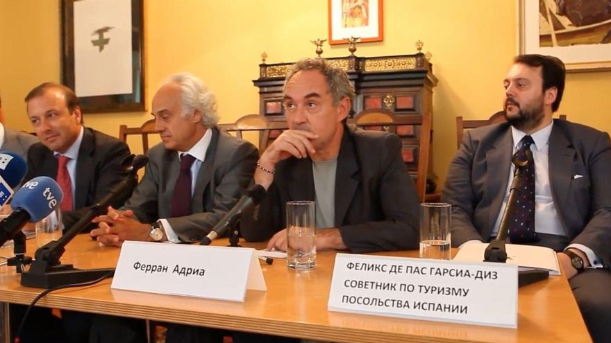 Adrià participó junto a autoridades españolas en la presentación de la campaña en Moscú.