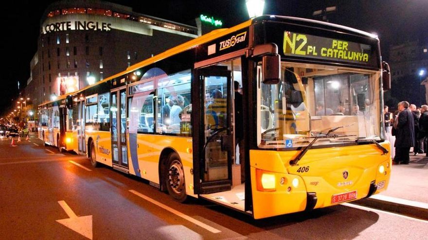 Una conductora de autobús de Barcelona expulsa a un pasajero por comentarios sexistas: "O bebes menos o te callas antes"