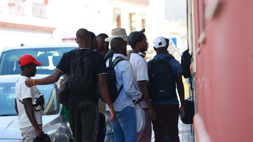 "Respeto por ambas partes", así transcurre la vida en Alcalá de Guadaíra tras la acogida de 85 refugiados subsaharianos