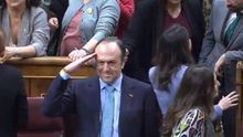 Luis Gestoso (Vox) hace el saludo militar a Agustín Rosety en el Congreso