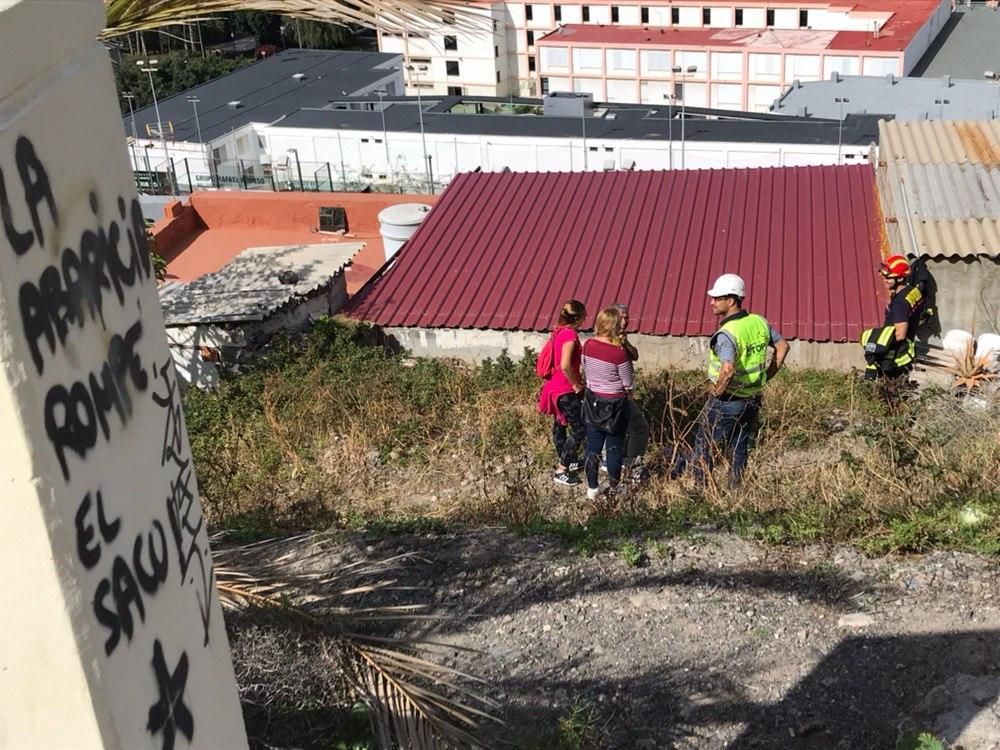 Vecinos afectados por el derrumbe en el Paseo de Chil