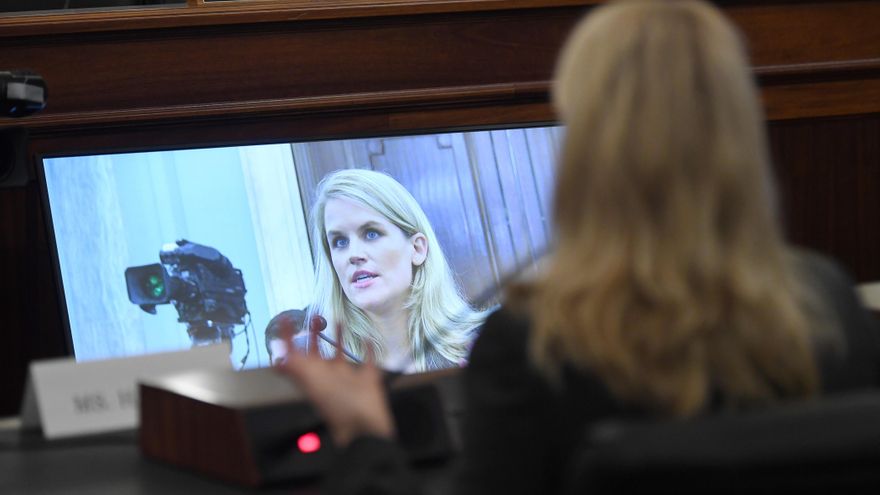 Frances Haugen, durante su comparecencia en el Senado de EEUU.