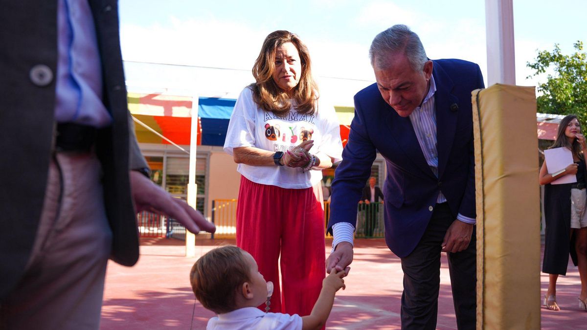 El Ayuntamiento de Sevilla aprueba el cheque de 600 euros por bebé que Vox le exigió al PP para su pacto presupuestario