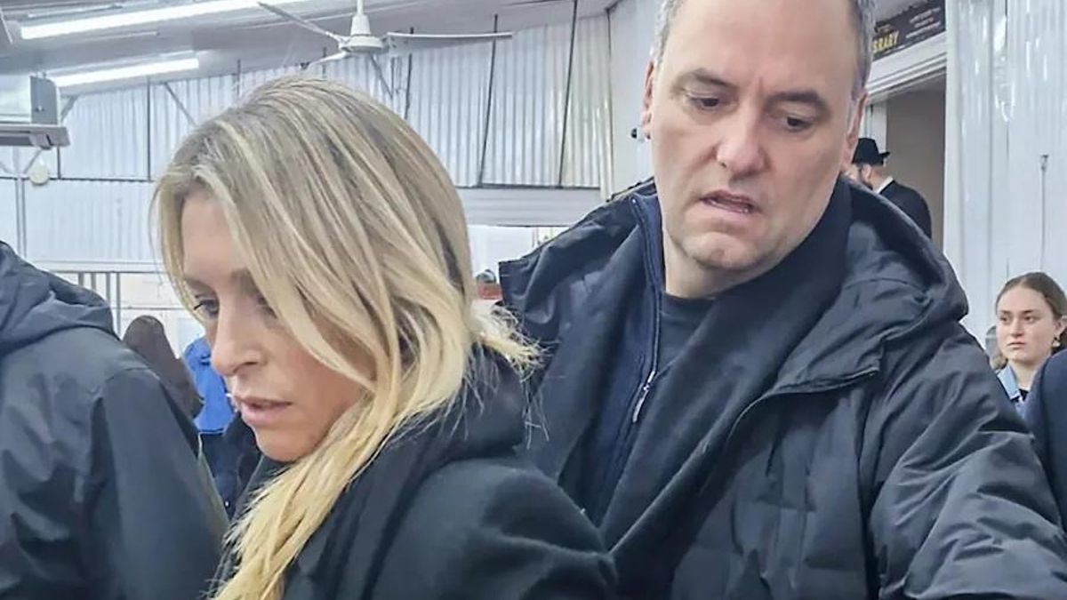 Manuel Adorni y su esposa Bettina Angeletti.