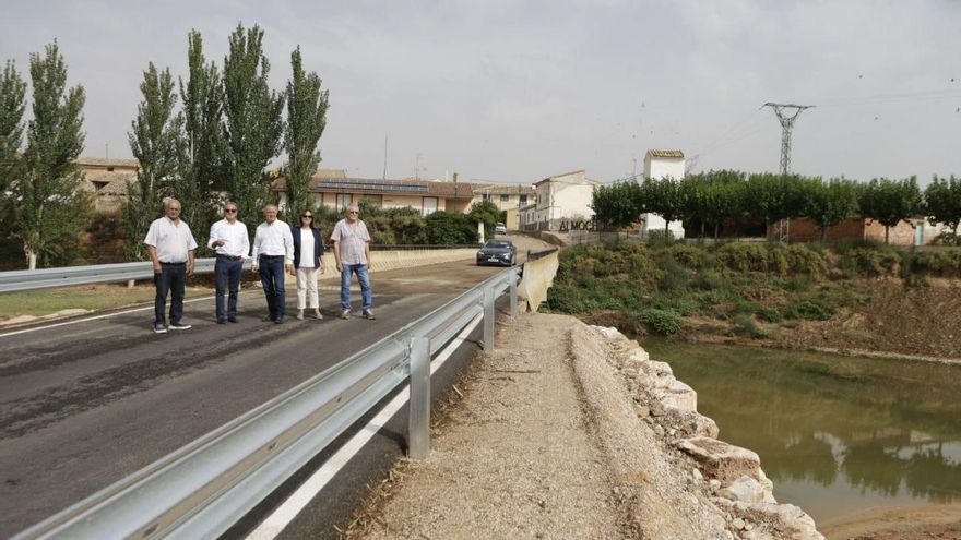 La DPZ reabre la carretera de Almochuel y trabaja en Almonacid de la Cuba y Villar de los Navarros, vías cortadas por la dana