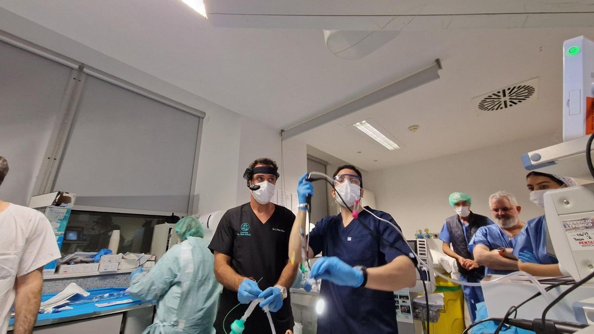 Dos hombres de 65 y 77 años, primeros pacientes en Asturias en probar un método pionero para el cáncer de pulmón