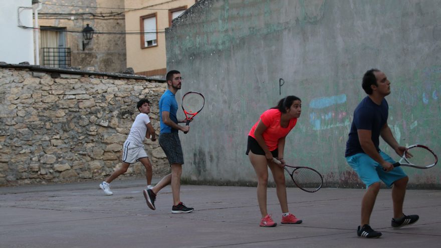 Primer Torneo de Frontenis del Alto Tajo organizada por Rumbo Rural