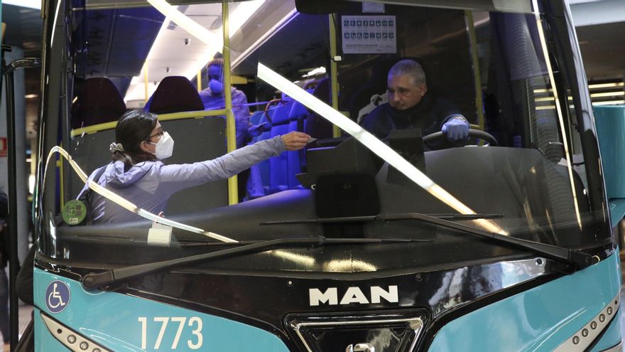 FOTOGALERÍA | Entrega de mascarillas en Las Palmas de Gran Canaria
