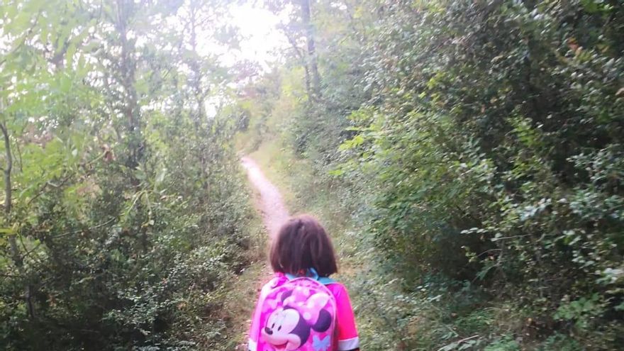 Ritta en uno de los paseos con su familia de acogida.