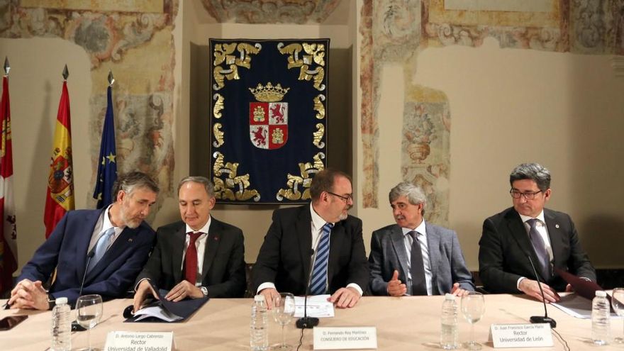 Rubén Cacho / ICAL. Las universidades públicas de Castilla y León en una reunión con la Junta