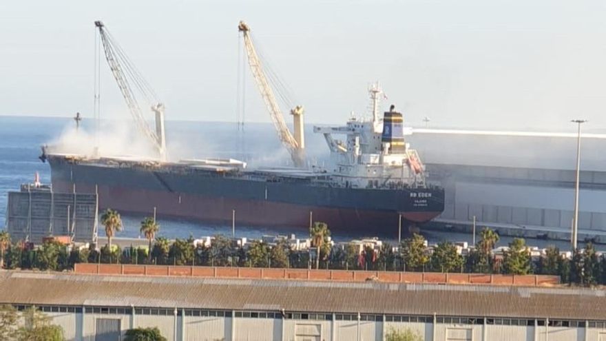 La Generalitat sanciona el Port d’Alacant i una empresa per contaminació ambiental en la càrrega i descàrrega a granel