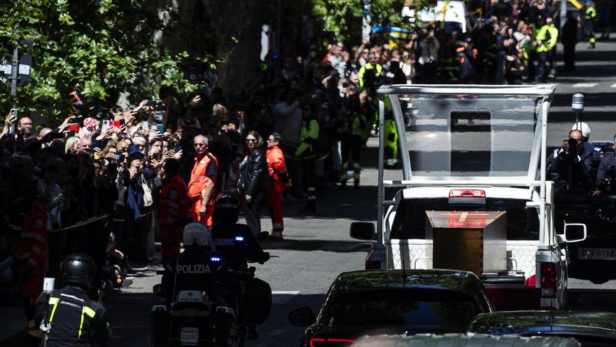 Roma brinda a Francisco un adiós multitudinario en su último viaje