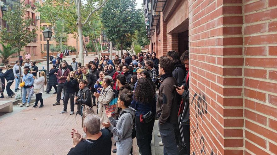 El Sindicato de Vivienda de Carabanchel frena el primer desahucio después de la manifestación del 13 de octubre