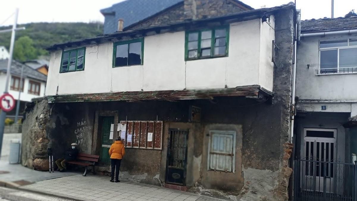 'Casa Nemesia' de Villablino, antes de verse afectada por daños derivados del paso de temporales por Laciana. 