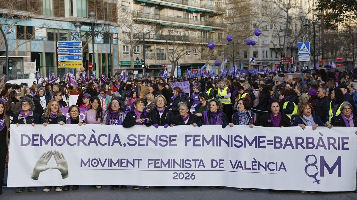 El feminismo rechaza en València la violencia contra las mujeres y exige la igualdad real