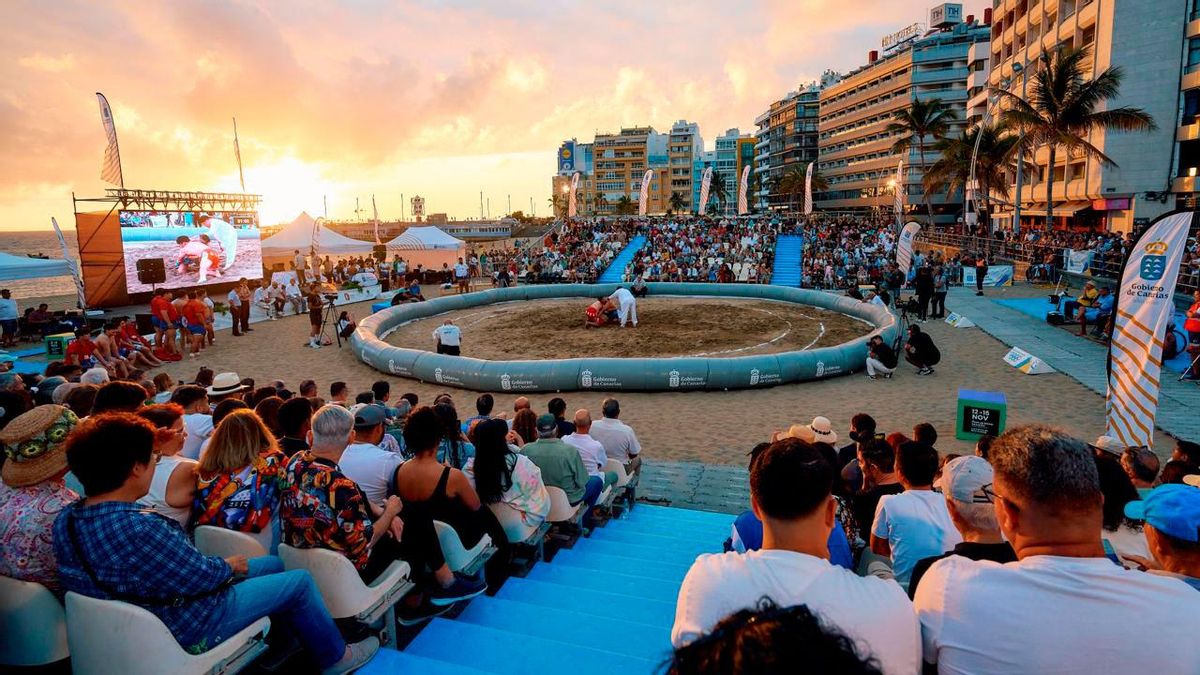 Las Canteras acoge el desafío histórico entre la lucha canaria y el ssireum coreano