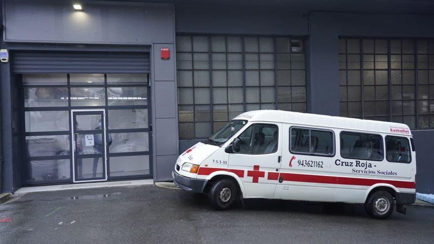 Entrada del albergue del Gobierno central, gestionado por Cruz Roja
