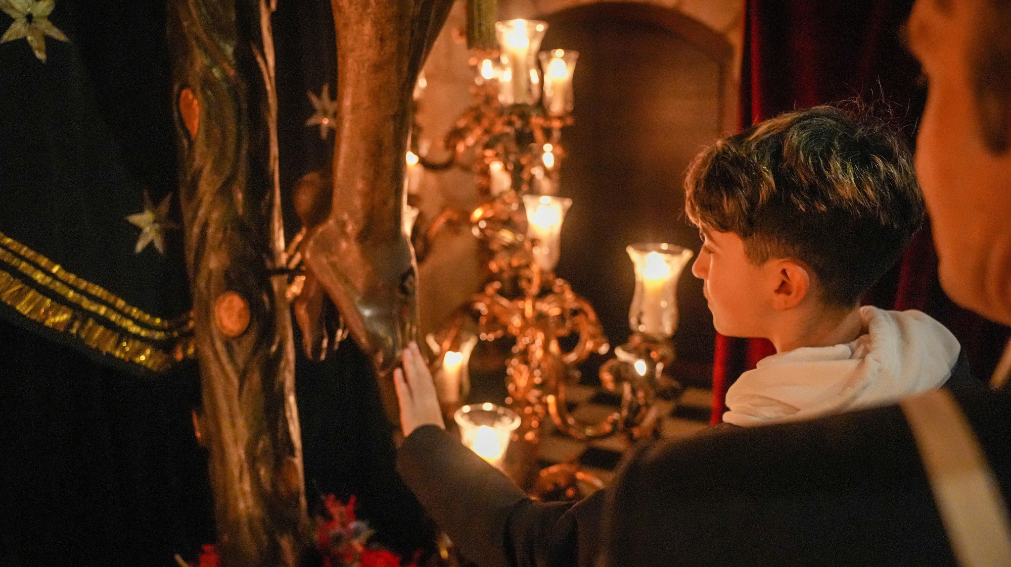 Los besapiés de Jesús Rescatado y del Cristo del Remedio de Ánimas, y el besamanos de Jesús, Divino Salvador, en su Prendimiento, en imágenes