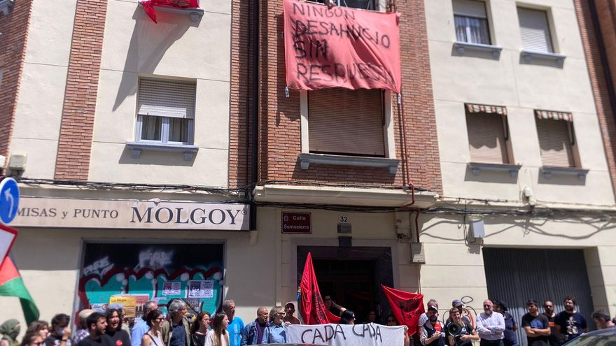 "La lucha sindical y la unión vecinal funcionan": aplazado el desahucio de una mujer mayor previsto para el viernes en Logroño