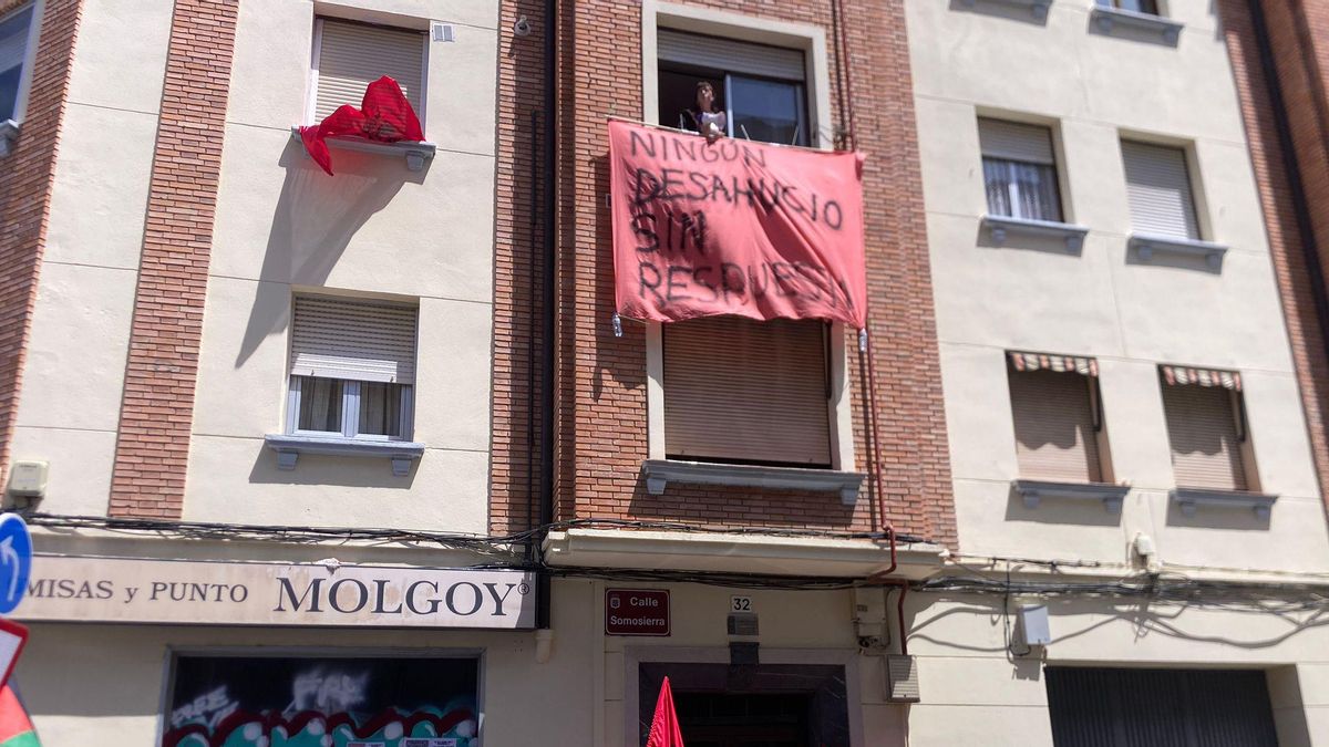"La lucha sindical y la unión vecinal funcionan": aplazado el desahucio de una mujer mayor previsto para el viernes en Logroño