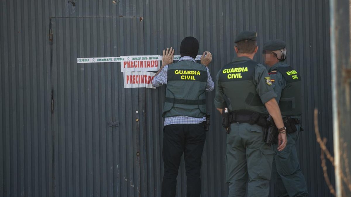 El hermano del administrador único de Magrudis posee una empresa ubicada junto a la investigada, según Facua