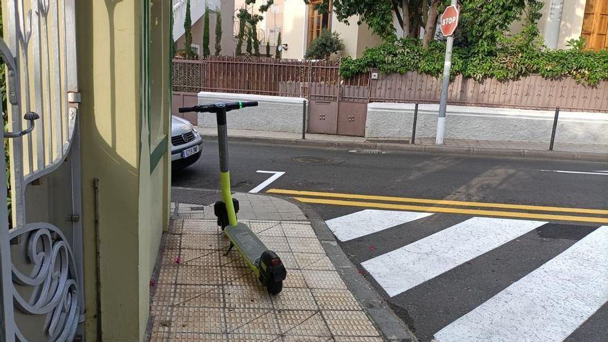 Un hombre resulta herido moderado al sufrir una caída con un patinete en Arona