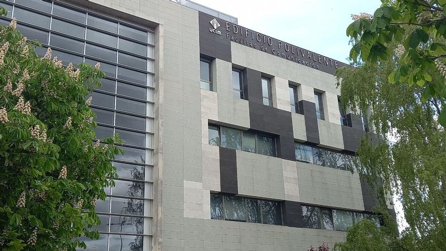 Seis horas de radio en directo en la Facultad de Comunicación de Cuenca en la Semana de Libertad de Prensa