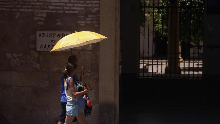 El calor da un respiro en buena parte de España pero se dispara por encima de los 40 grados en el Mediterráneo