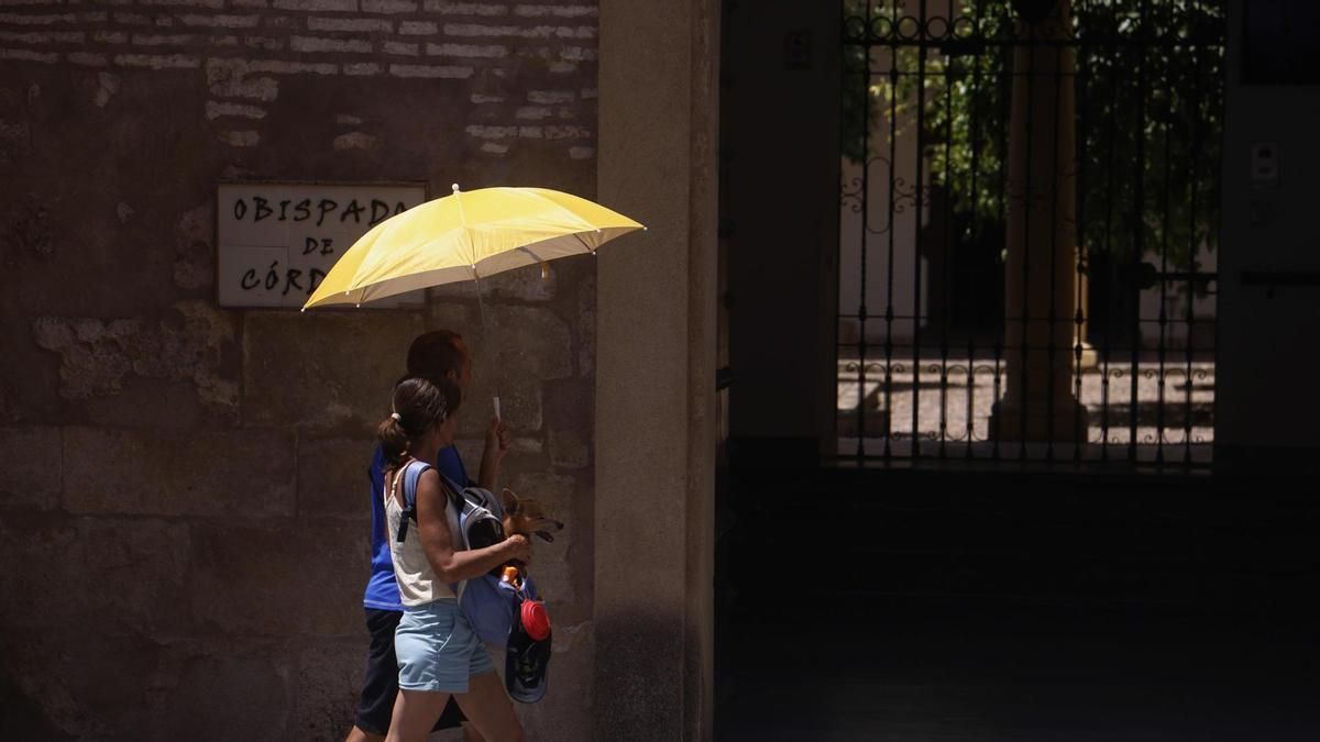 El calor da un respiro en buena parte de España pero se dispara por encima de los 40 grados en el Mediterráneo