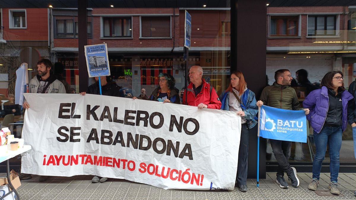 Vecinos de Basauri afectados por el incendio de enero se encierran en un hotel hasta que les den una solución "digna"