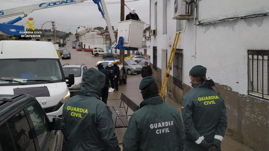 Endesa, descubriendo los enganches ilegales.