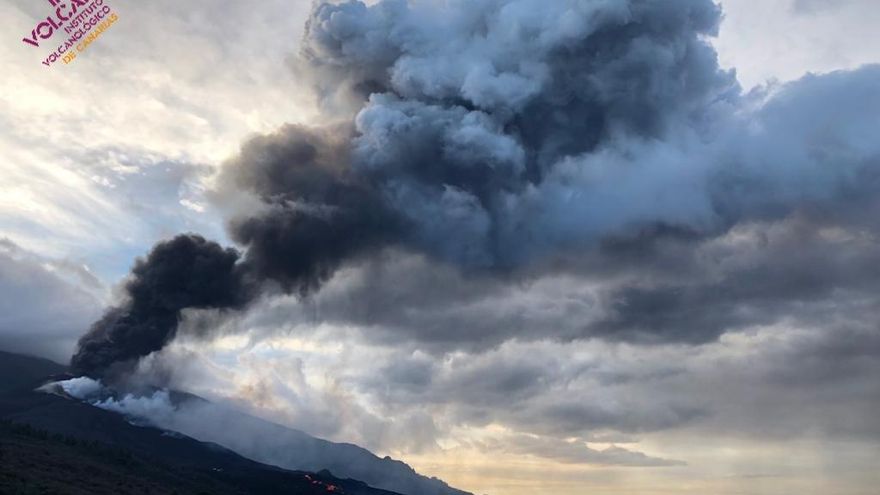 El volcán de La Palma ha emitido tanto dióxido de azufre como los 28 países de la Unión Europea en 2019