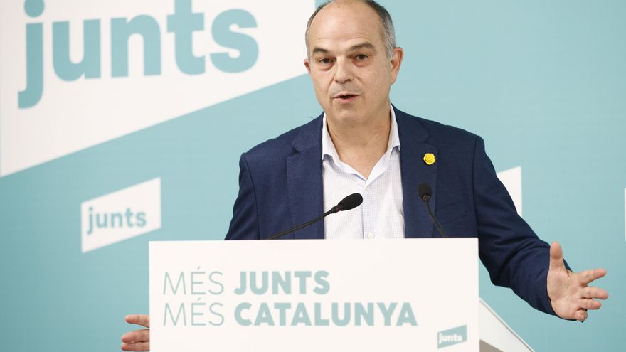El secretario general de Junts, Jordi Turull,durante la rueda de prensa que ha ofrecido tras conocerse la decisión del Tribunal Constitucional de considerar amnistiable la malversación, que considera es una "desautorización" a los jueces que hacen "activismo político" y "política con toga". EFE/Quique García