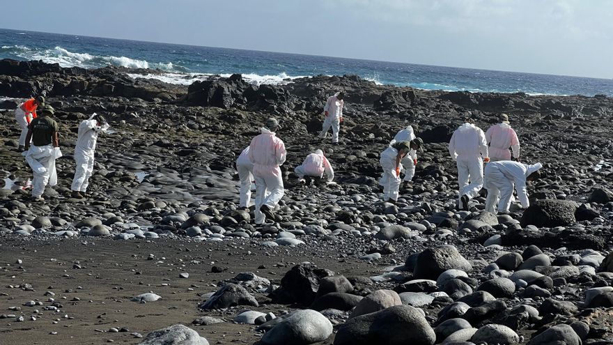 El Gobierno finaliza la emergencia en nivel 2 por contaminación marina por el vertido de fuel en Gran Canaria
